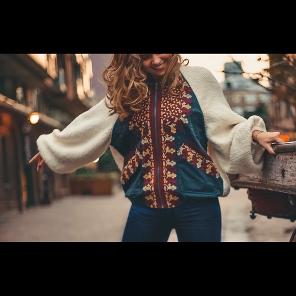 Gorgeous Free People embroidered / knitted jacket boho style - Picture 2 of 9